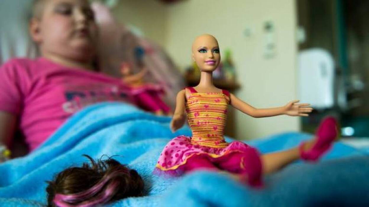 Una Barbie solidaria contra el cáncer
