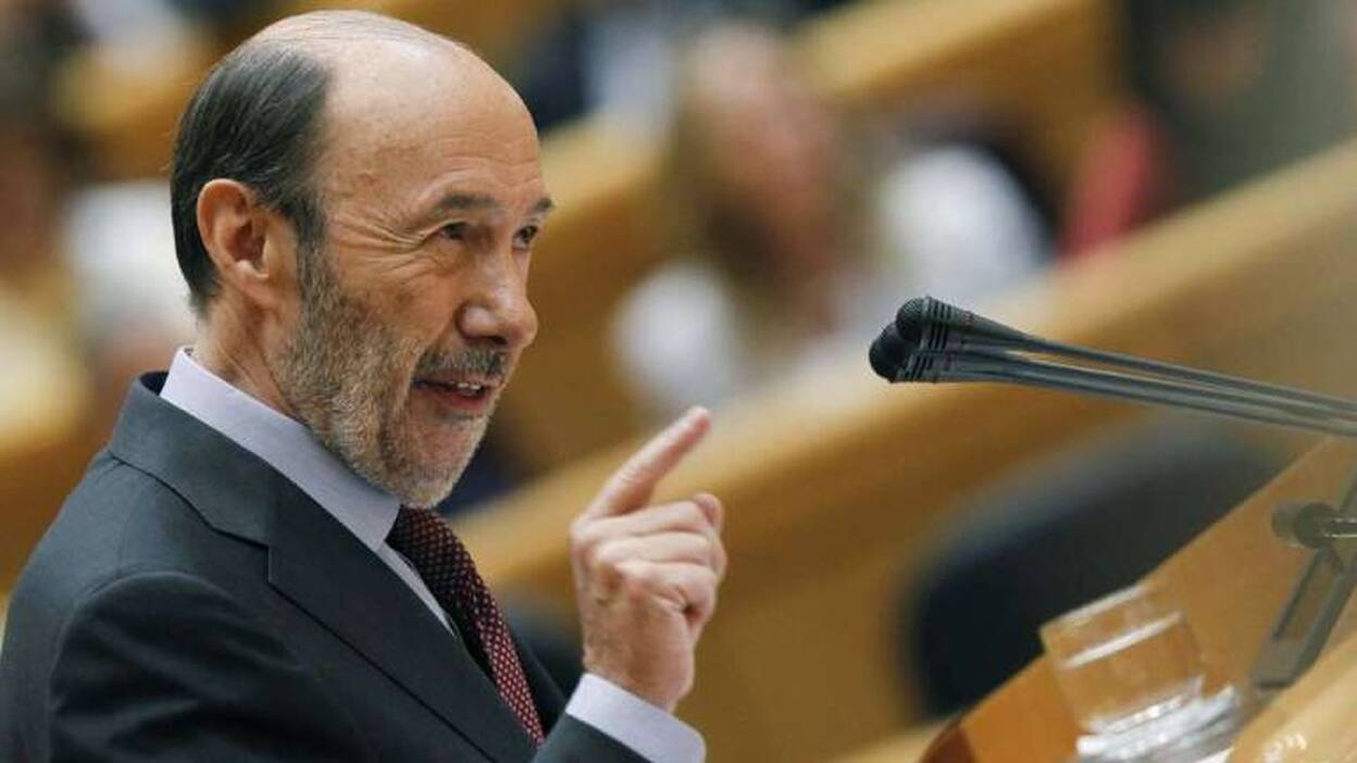 Rubalcaba: "Yo jamás he cobrado en negro ni mandado SMS a delincuentes"