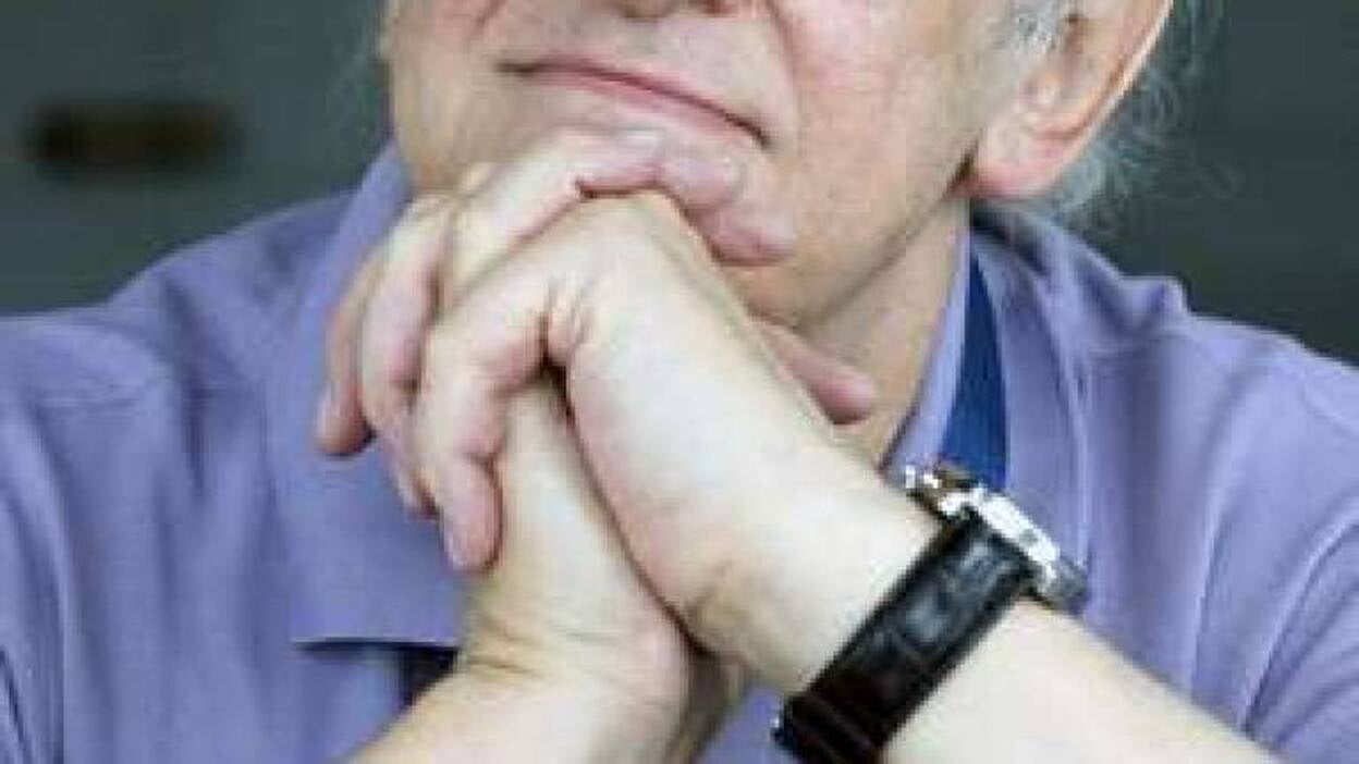 Petros Márkaris: "Para escribir novela negra hay que ser retorcido"