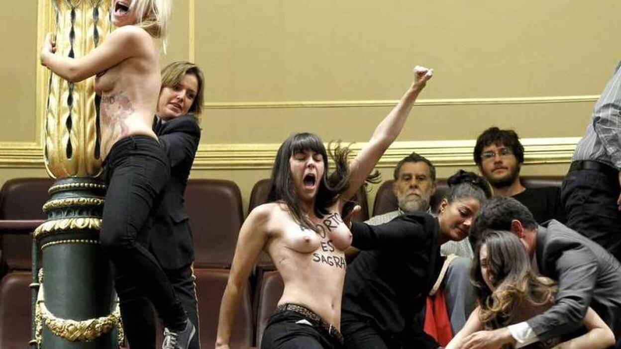 Mujeres pro abortistas irrumpen en el Congreso