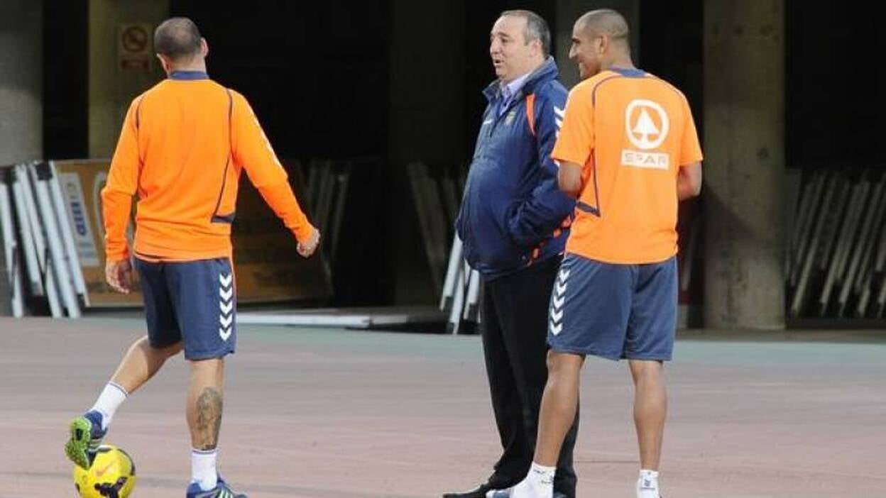 Apoño vuelve para retomar el liderazgo ante el Mirandés