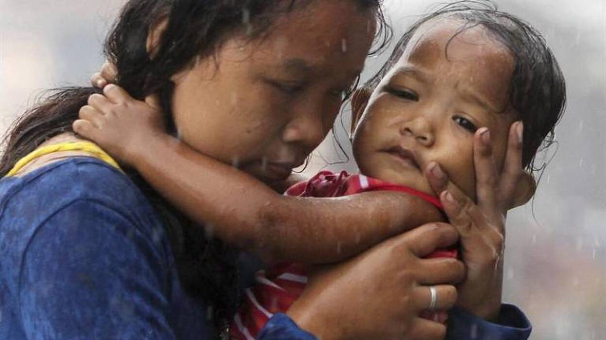 Comienzan los enterramientos masivos en Filipinas para evitar epidemias