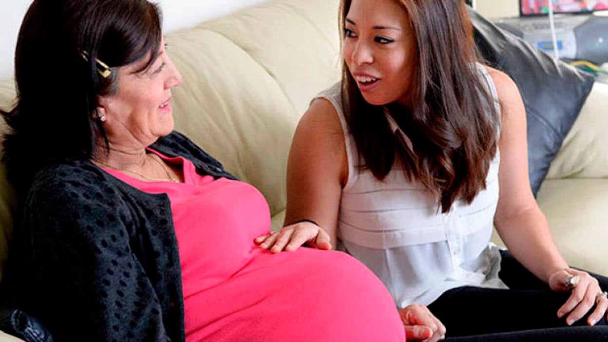 Una peruana de 58 años dará a luz a su primera nieta