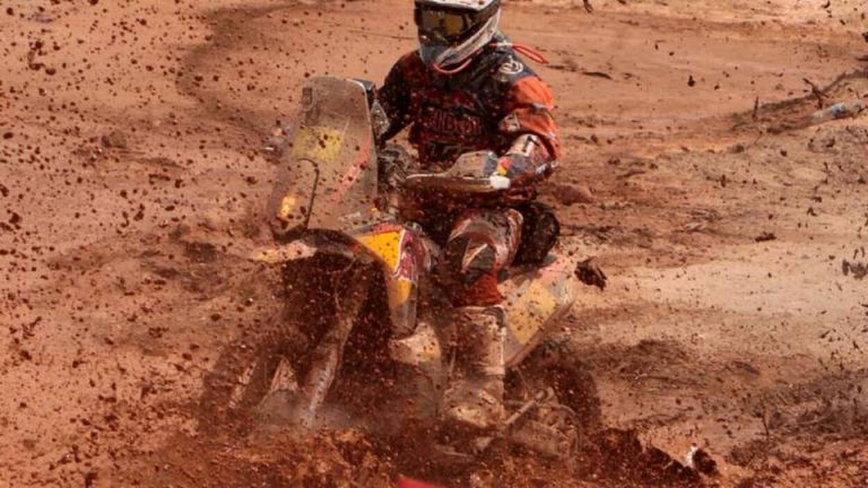 El Dakar se llena de barro