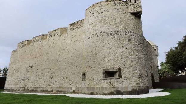 El castillo que corona la vista de los príncipes