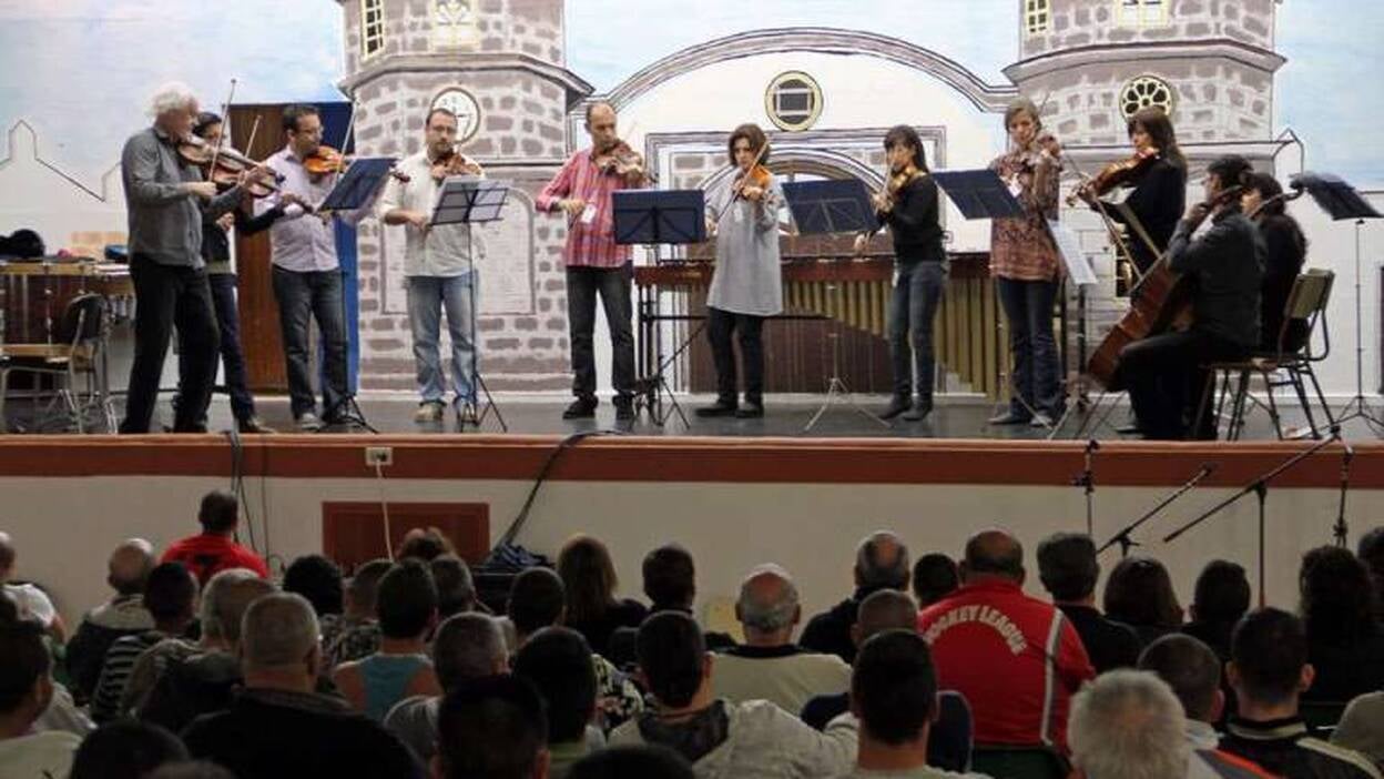 La OFGC ofrece un concierto en la prisión de Salto del Negro