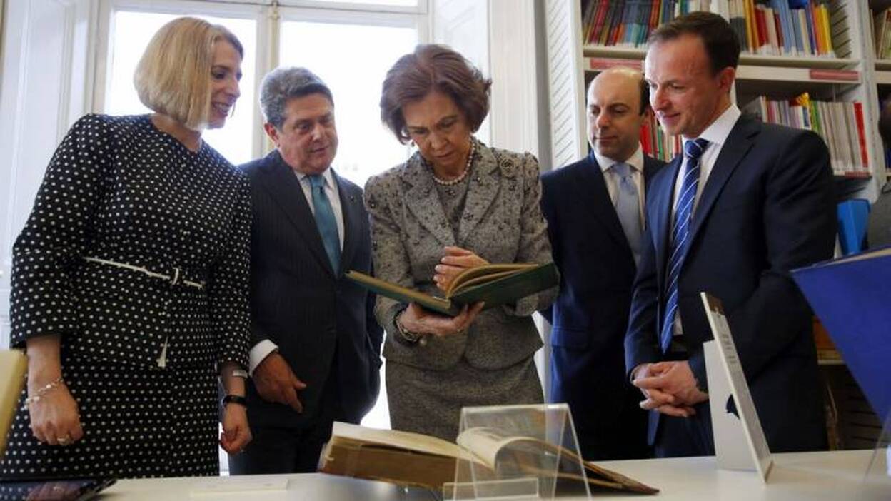 La reina Sofía inaugura la biblioteca del Instituto Cervantes en Londres