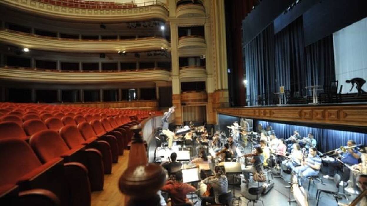 &#8216;Clara y las sombras&#8217;, una ópera satírica, social y canaria