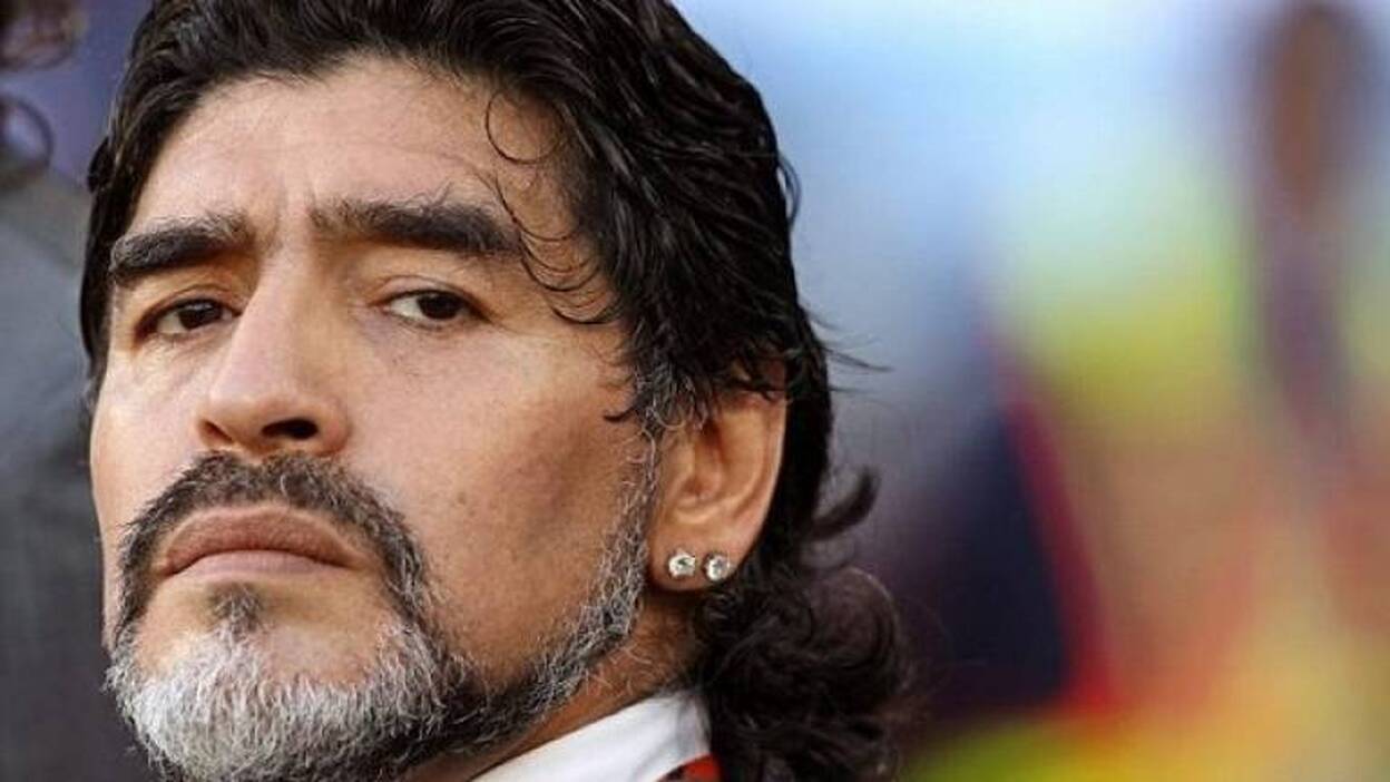 Maradona: "Casillas no debería haber jugado, fue un error del bigotón"