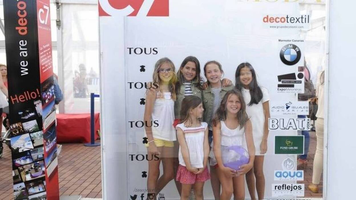 Photocall en la pasarela infantil de Moda Cálida