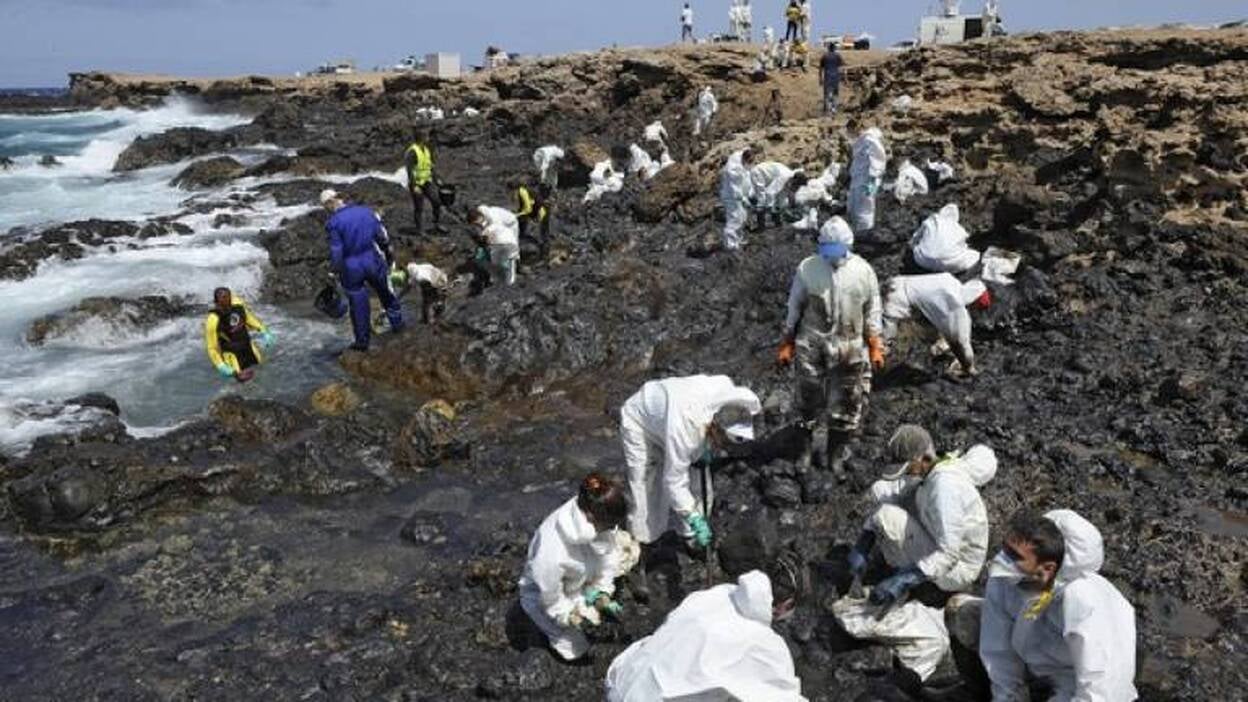 El Cabrón se tiñe las manos de negro