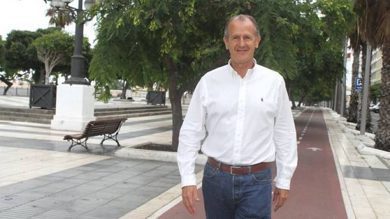 Joaquín Costa: «Aíto no ficha en el Gran Canaria por dinero»