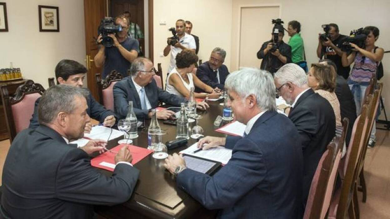 Rivero exige a Rajoy parar prospecciones para evitar divorcio institucional