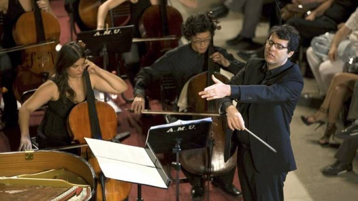 Fernando Velázquez: "Poner música a un film es como decir, hágase la vida"