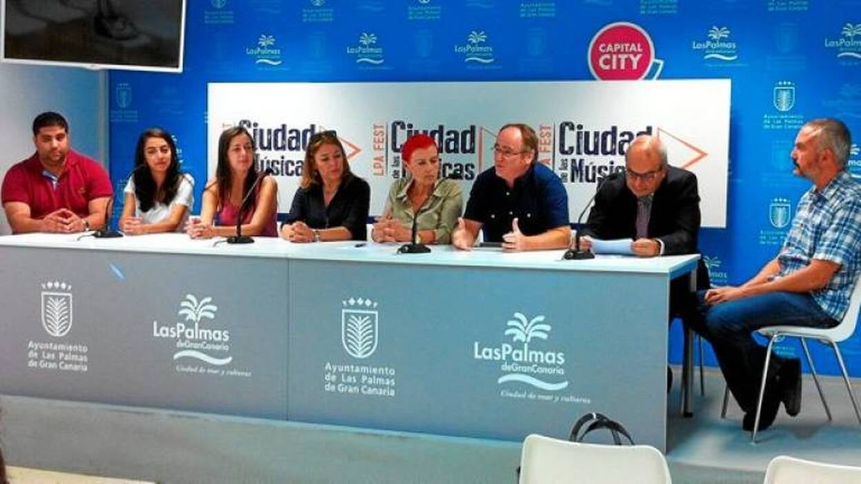 La Orquesta Maestro Valle saca a Pink floyd a la calle