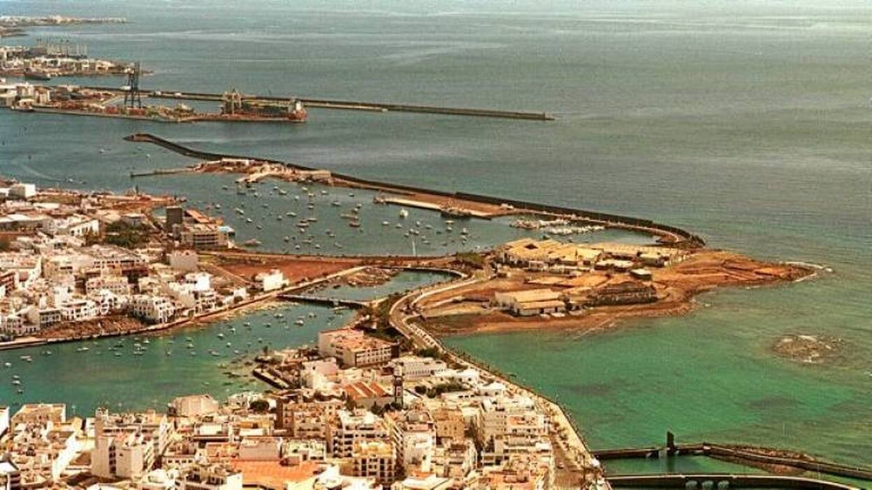 Las costas de Lanzarote y Fuerteventura se quedan sin protección
