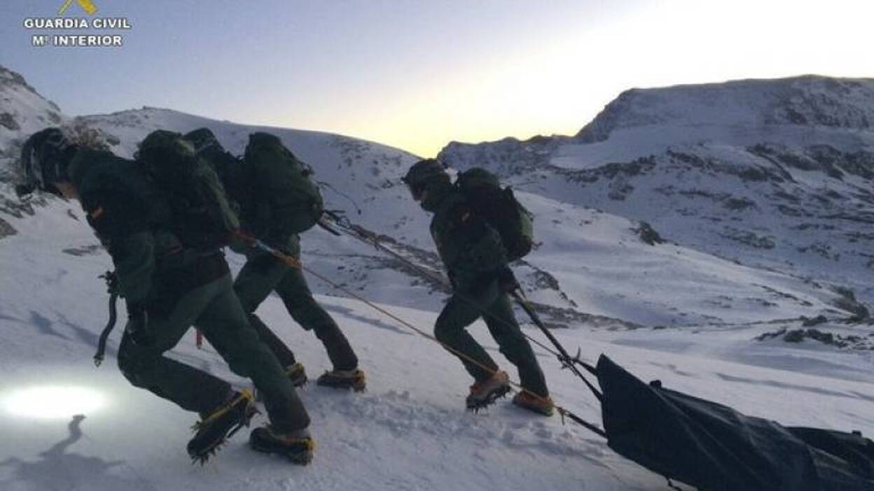 Hallan el cadáver de la excursionista perdida este domingo en Sierra Nevada