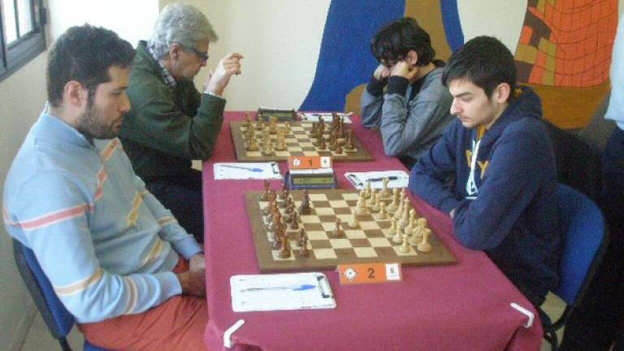 El Vecindario frena al líder