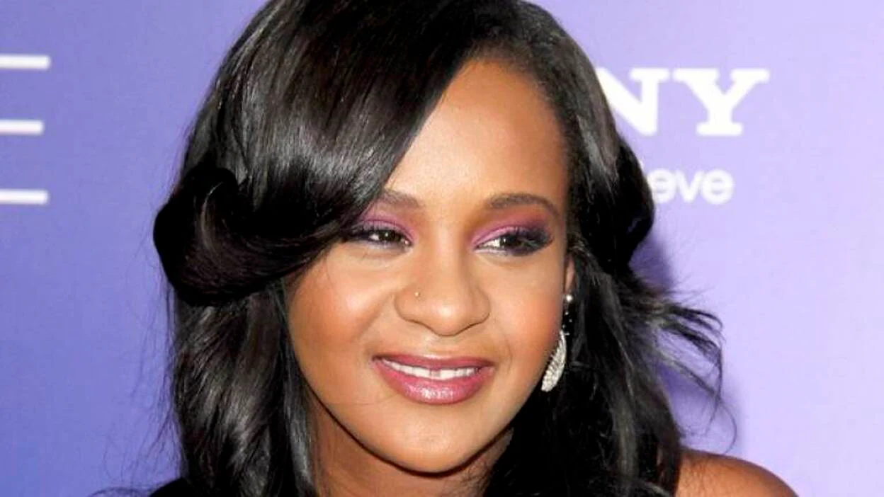 La hija de Whitney Houston se encuentra en coma inducido en un hospital de EE.UU.