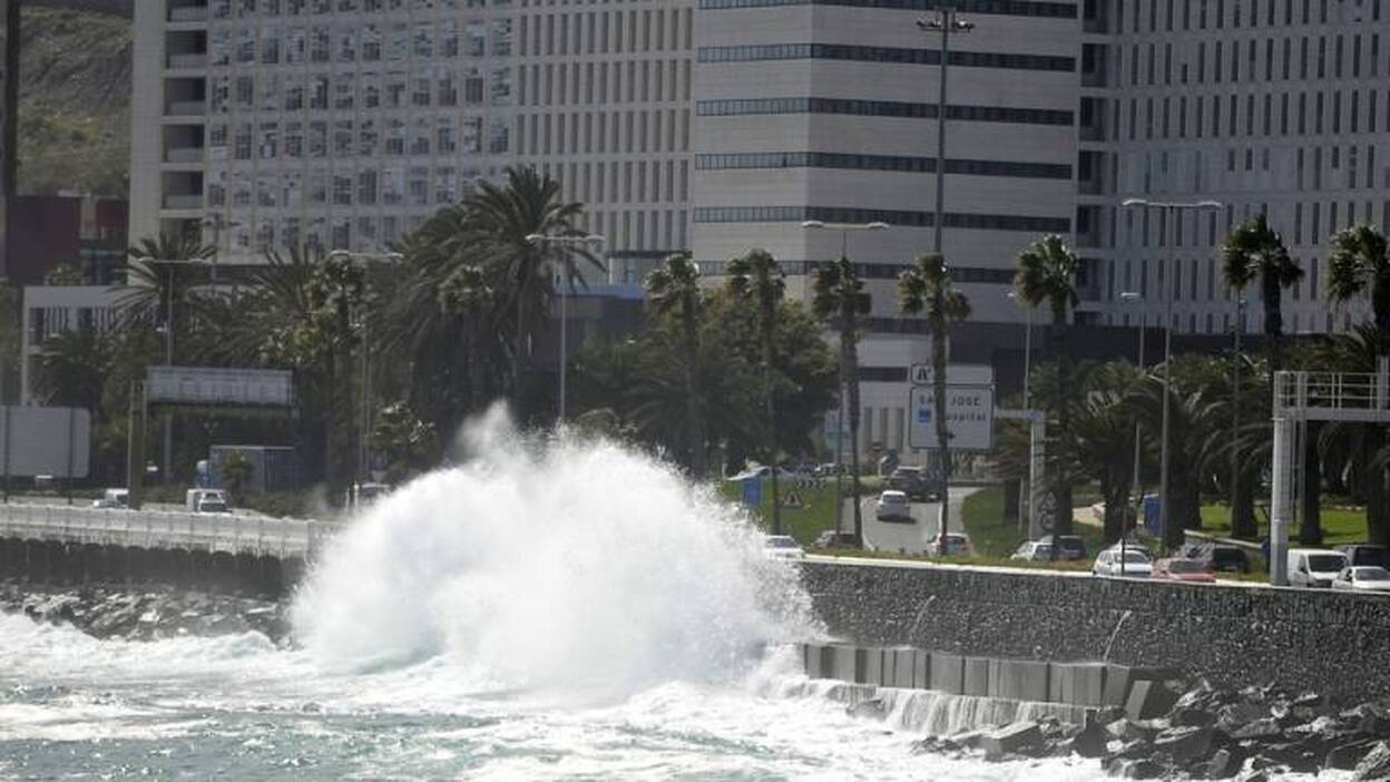 Canarias continúa este viernes en aviso por rachas muy fuerte de vientos y fenómenos costeros