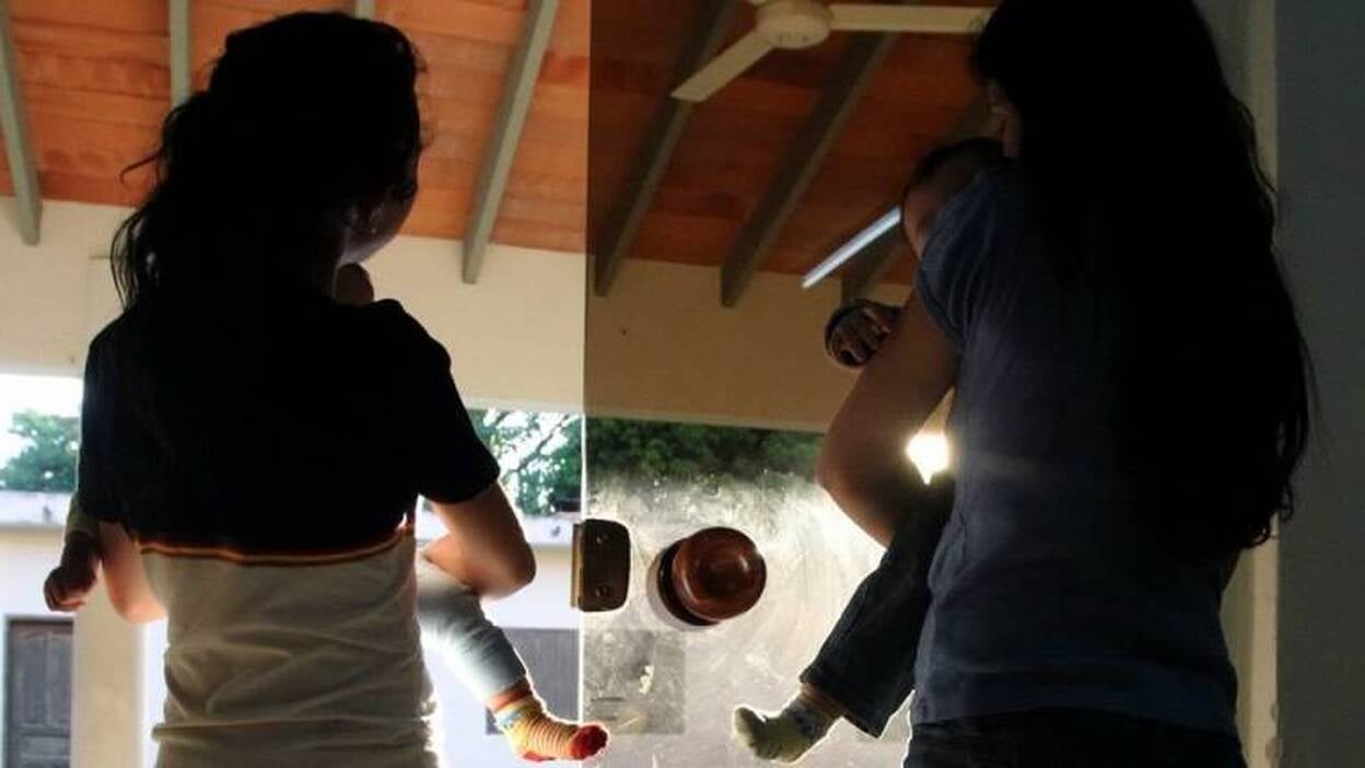 Aprender a ser madre siendo niña