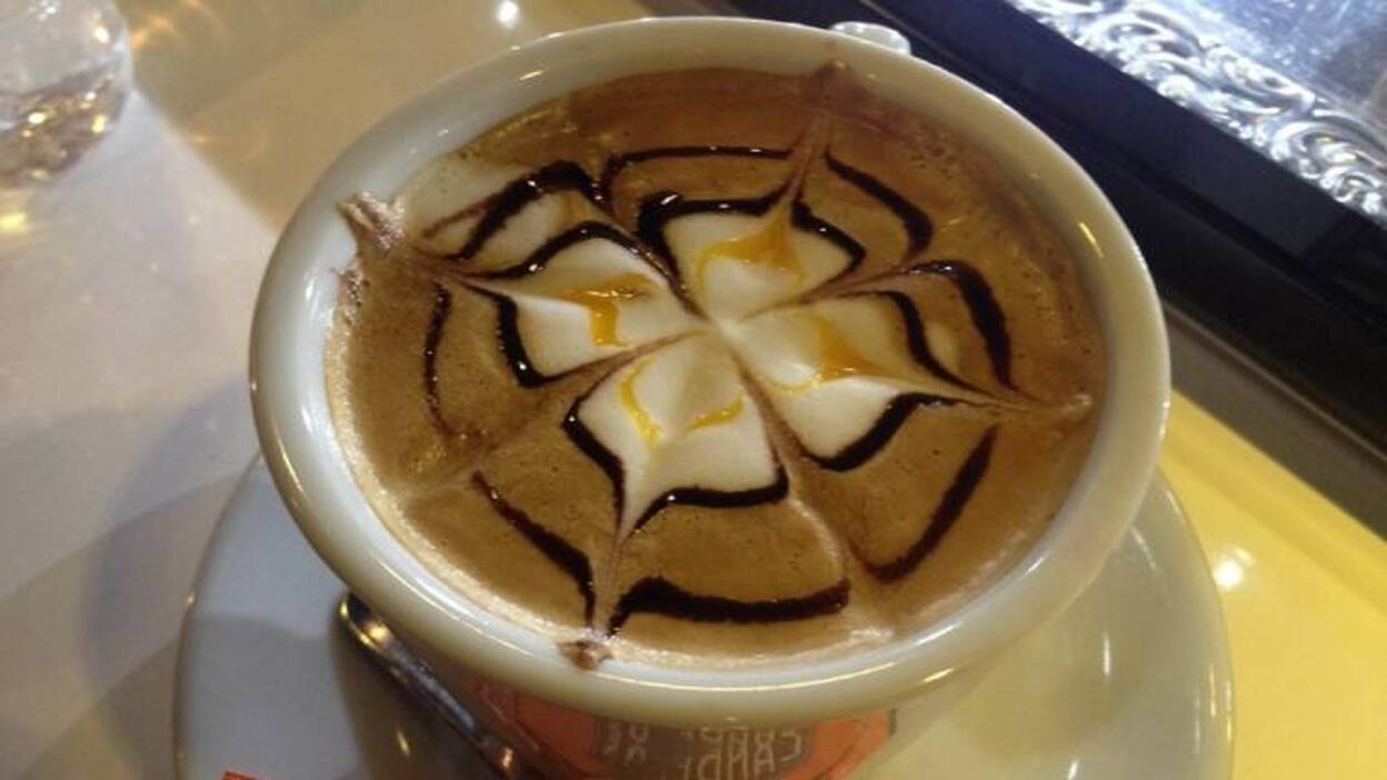 Entre tres y cinco tazas de café al día es cardiosaludable