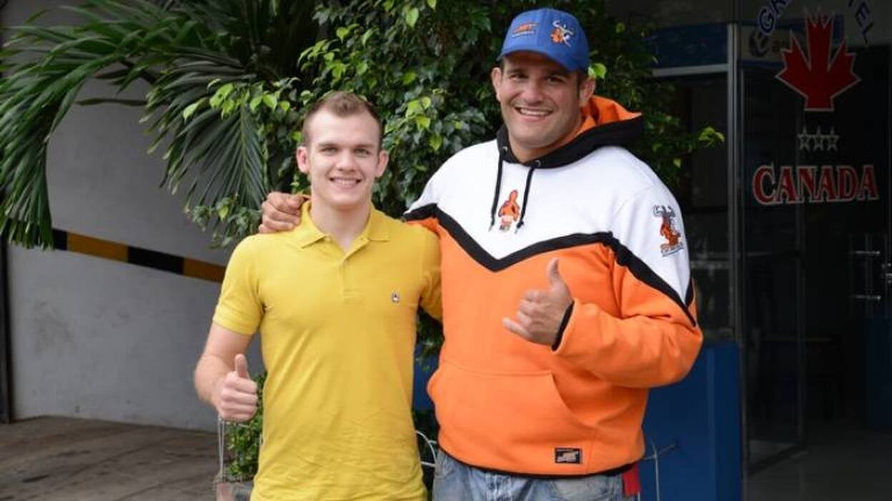 Dos estrellas de la lucha en Bolivia