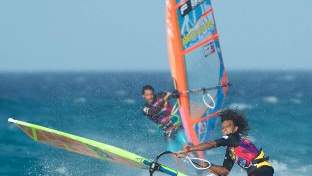 Kiri Thode y Sara-Quita Offringa triunfan en la primera jornada
