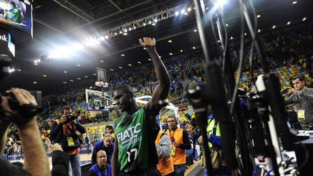 El regreso de Savané a la Isla, más cerca