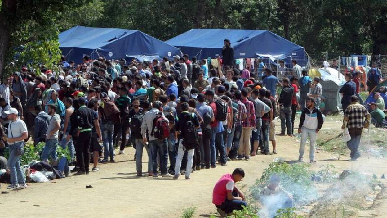 Más de 7.000 personas cruzan la frontera de Serbia desde Macedonia