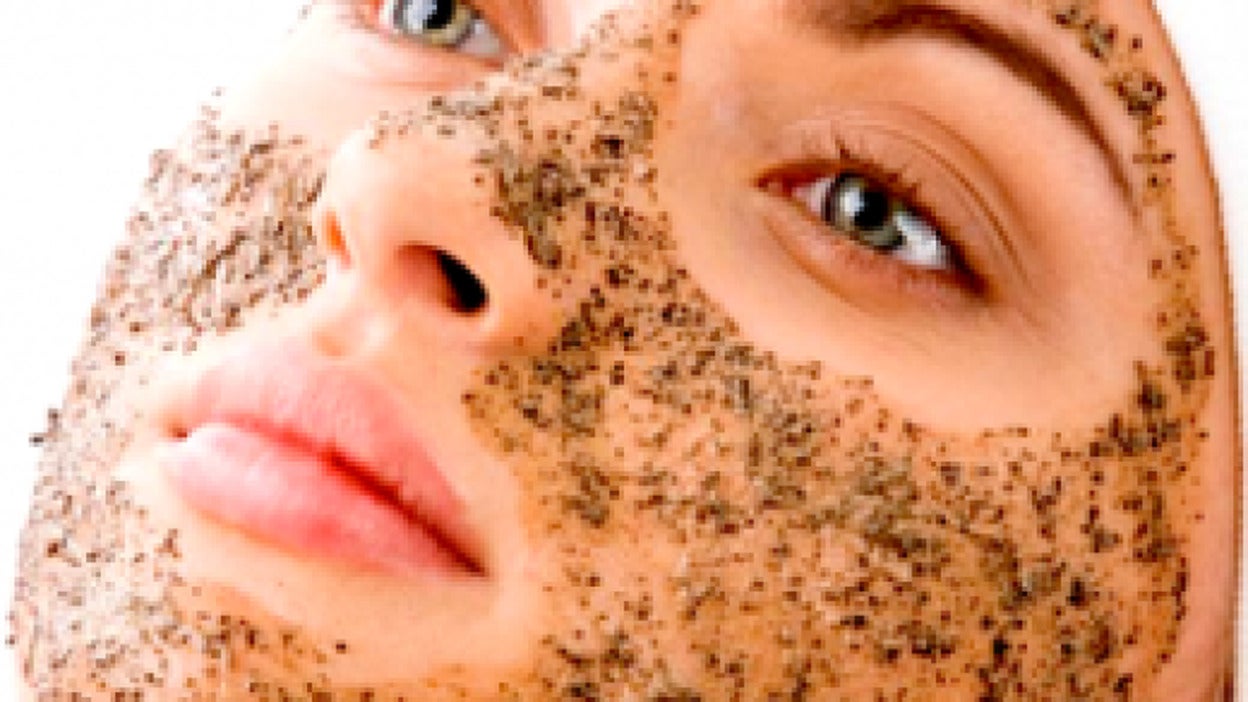 Descubren millones de partículas plásticas en cosméticos