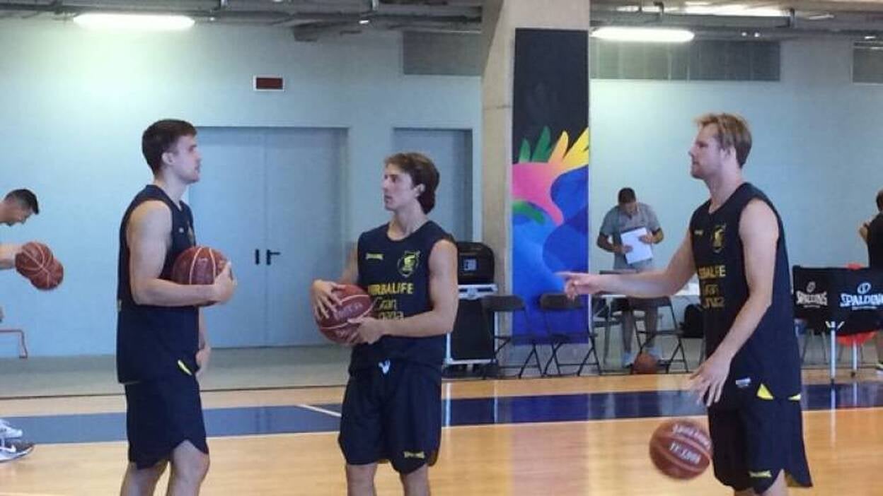 Newley vuelve a sudar la camiseta