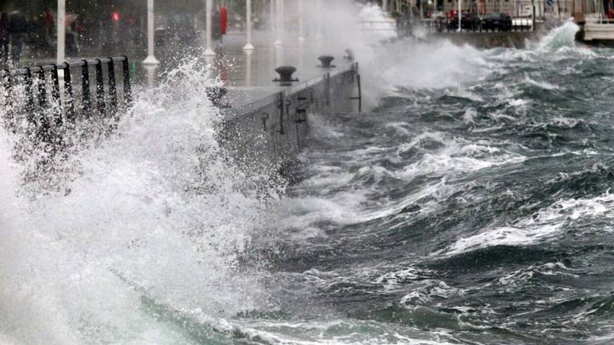 Temporal de lluvia, viento y olas en media España