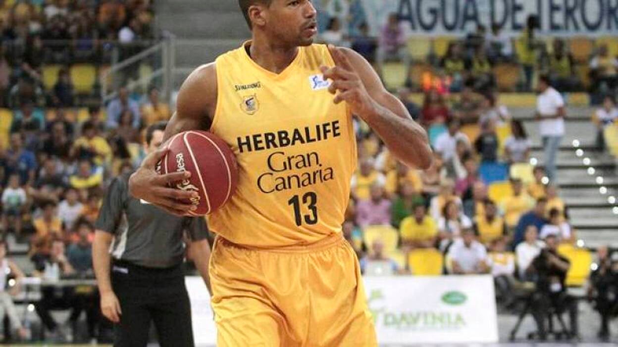 Báez garantiza «entrega» ante el líder