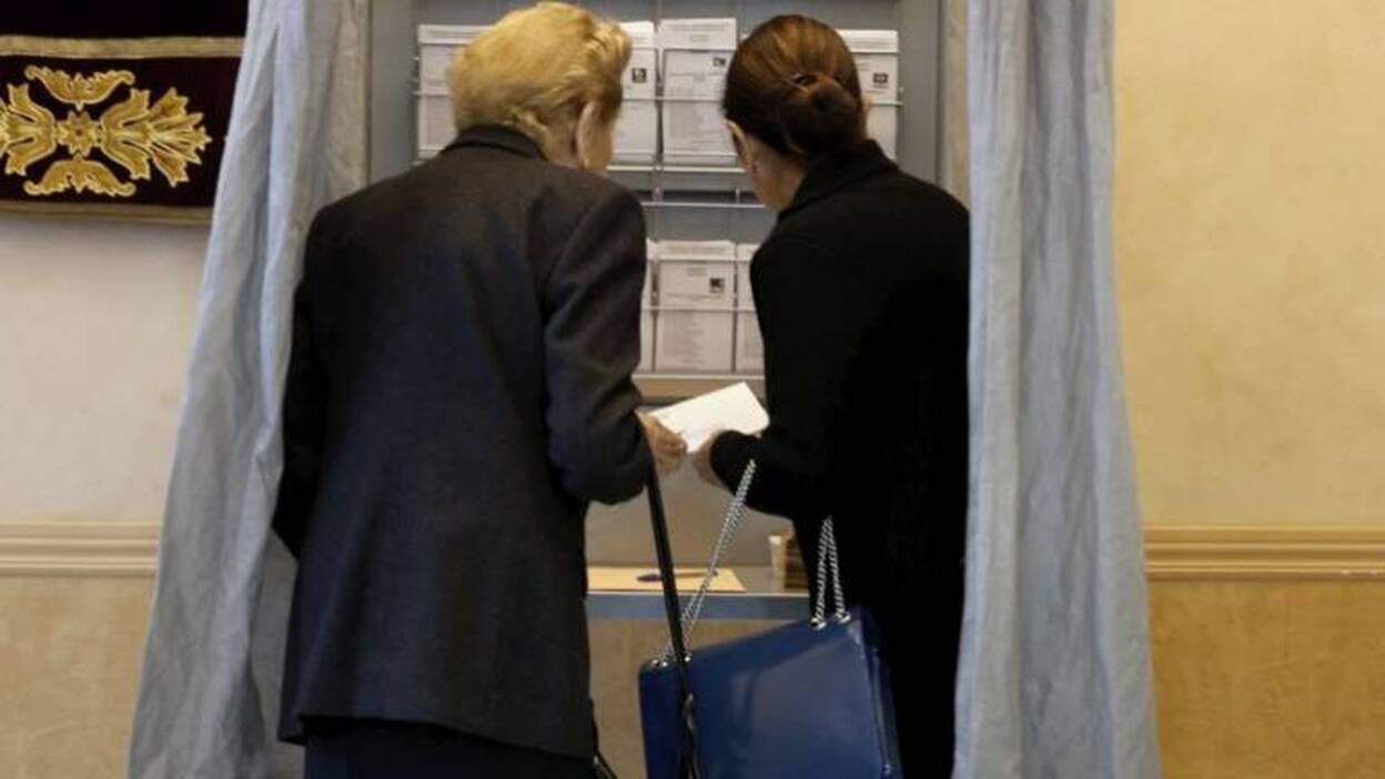 Los primeros votantes del 20D