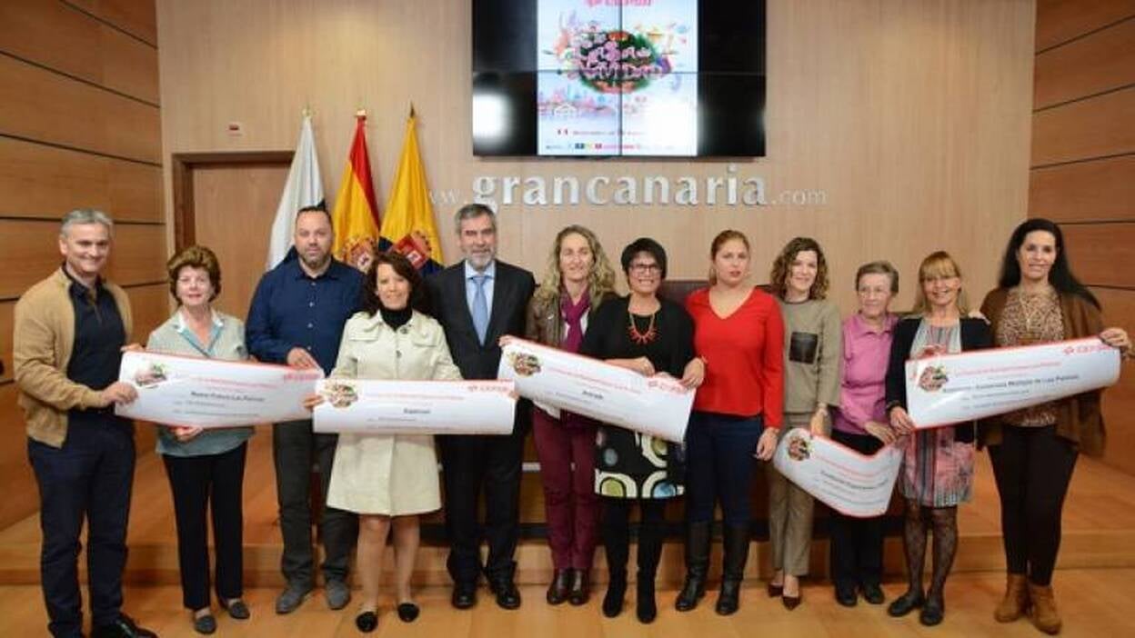Cinco ONG reciben 16.500 euros recaudados en la Casa de Navidad
