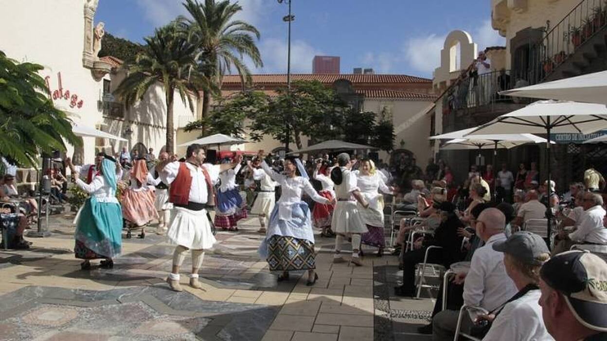 El Pueblo Canario, con música pero si futuro