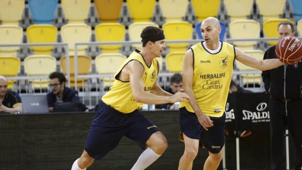 Kyle Kuric ya es uno más en los entrenamientos