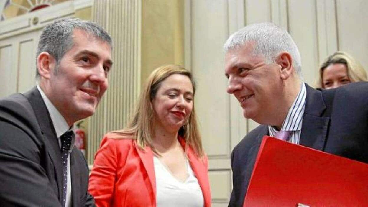 El pacto pasa el rodillo pese a la mano tendida