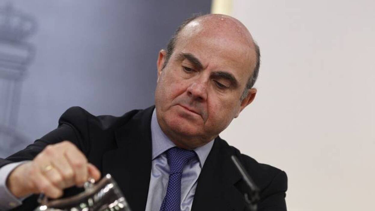 De Guindos: "Yo creo al ministro Soria y tiene toda mi confianza"