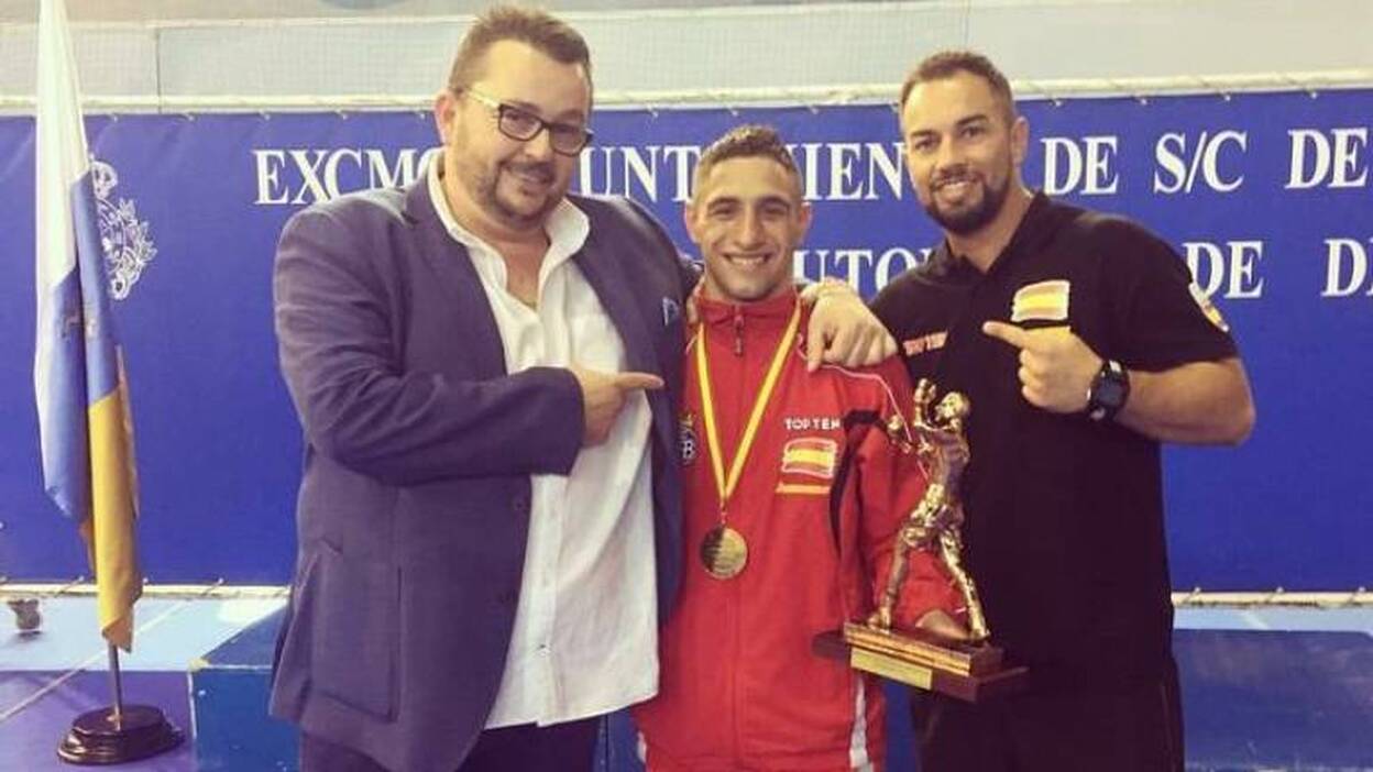 Samuel Carmona se alza campeón en el Boxam