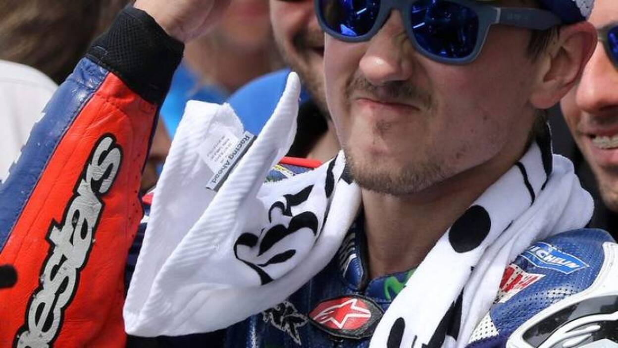 Lorenzo consigue su segunda victoria del año y es nuevo líder del mundial