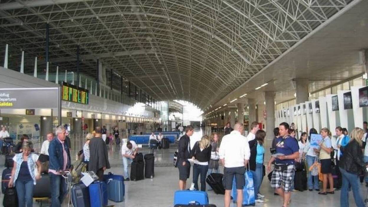El número de pasajeros en aeropuertos canarios llegó a 3.266.488 en abril