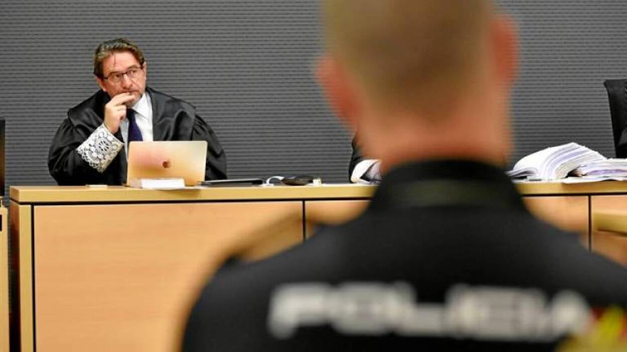 El fiscal aprecia delito en la charla de Alba con Ramírez