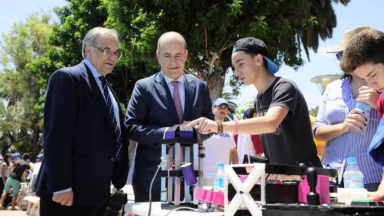 26 institutos de Canarias diseñan robots submarinos