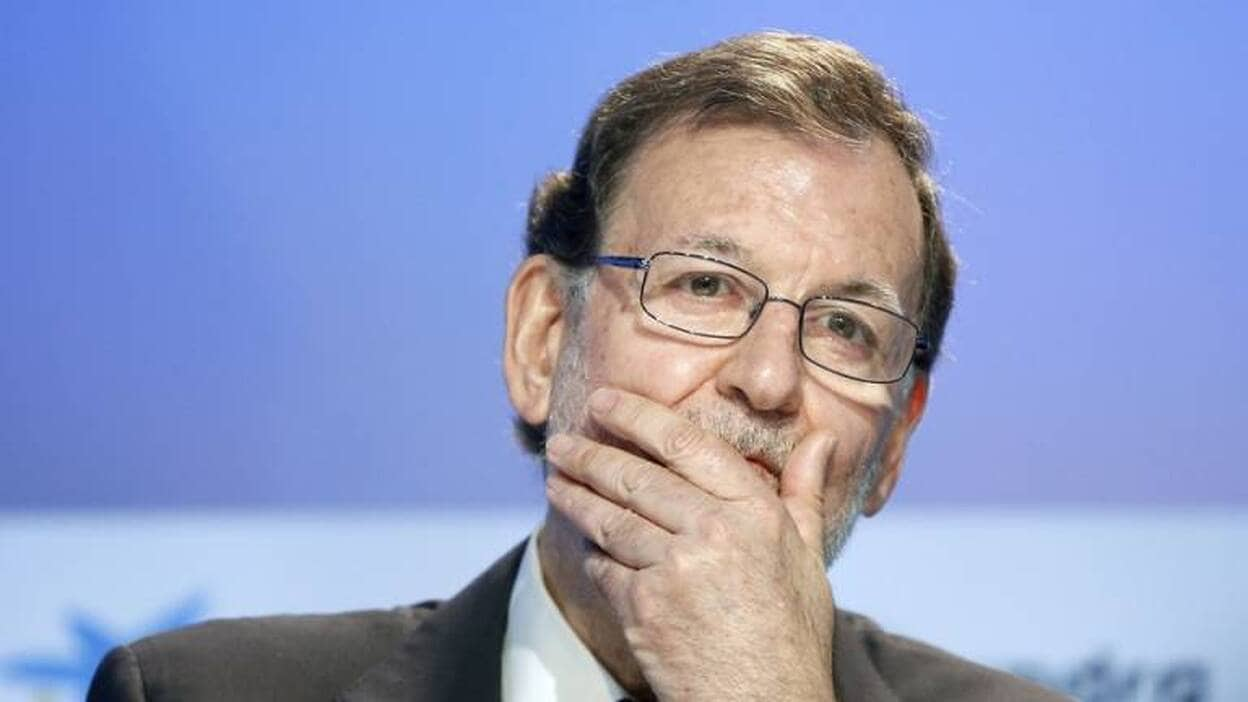 Rajoy carga contra Colau y Carmena por "hacer daño" a la economía