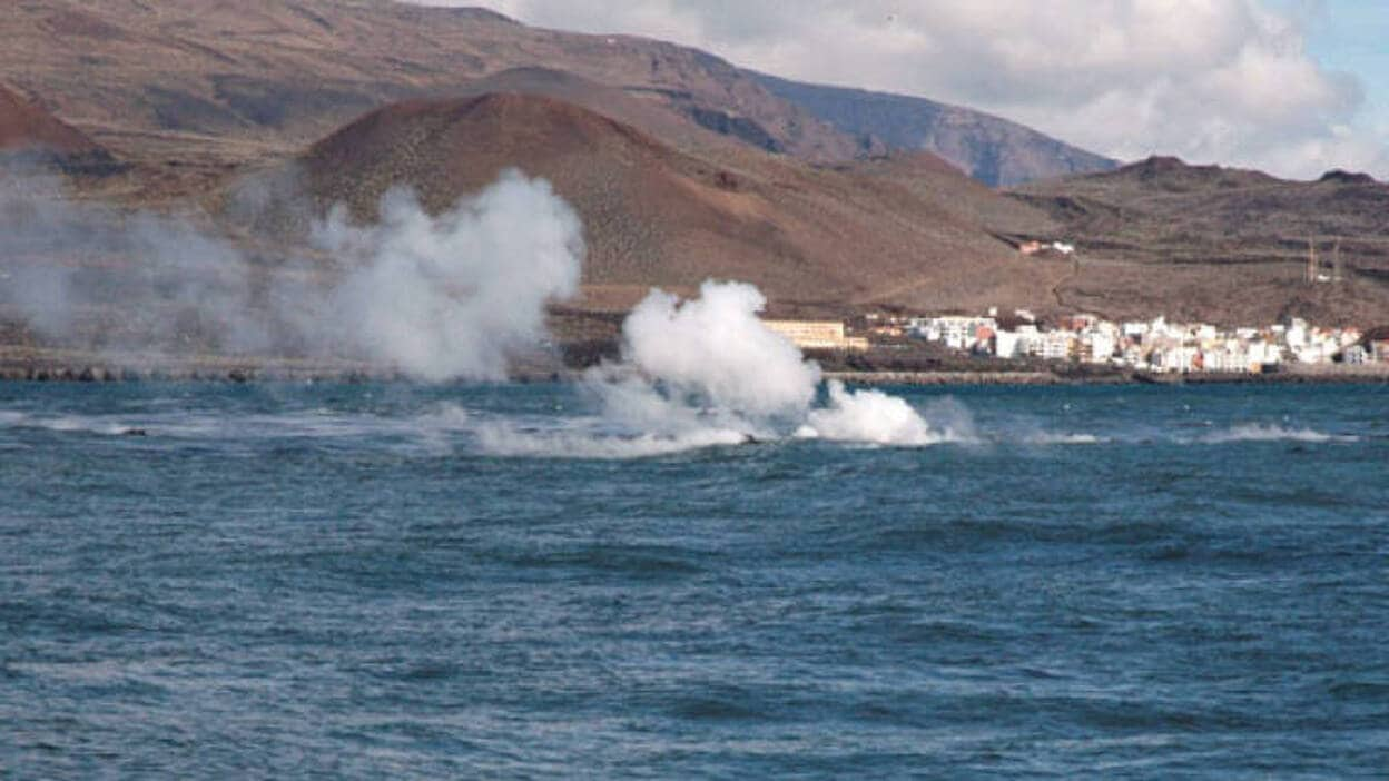 El volcán submarino de El Hierro bautizado oficialmente como "Tagoro"