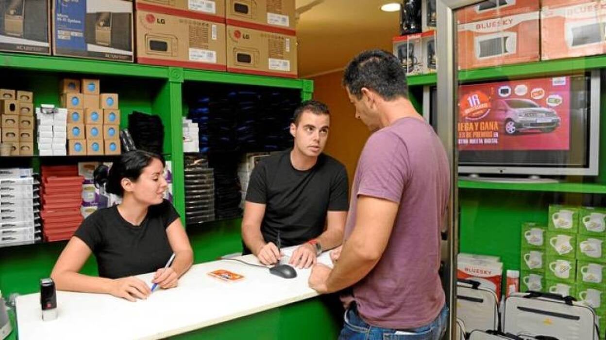 La oferta laboral crece con 25.000 vacantes en las islas