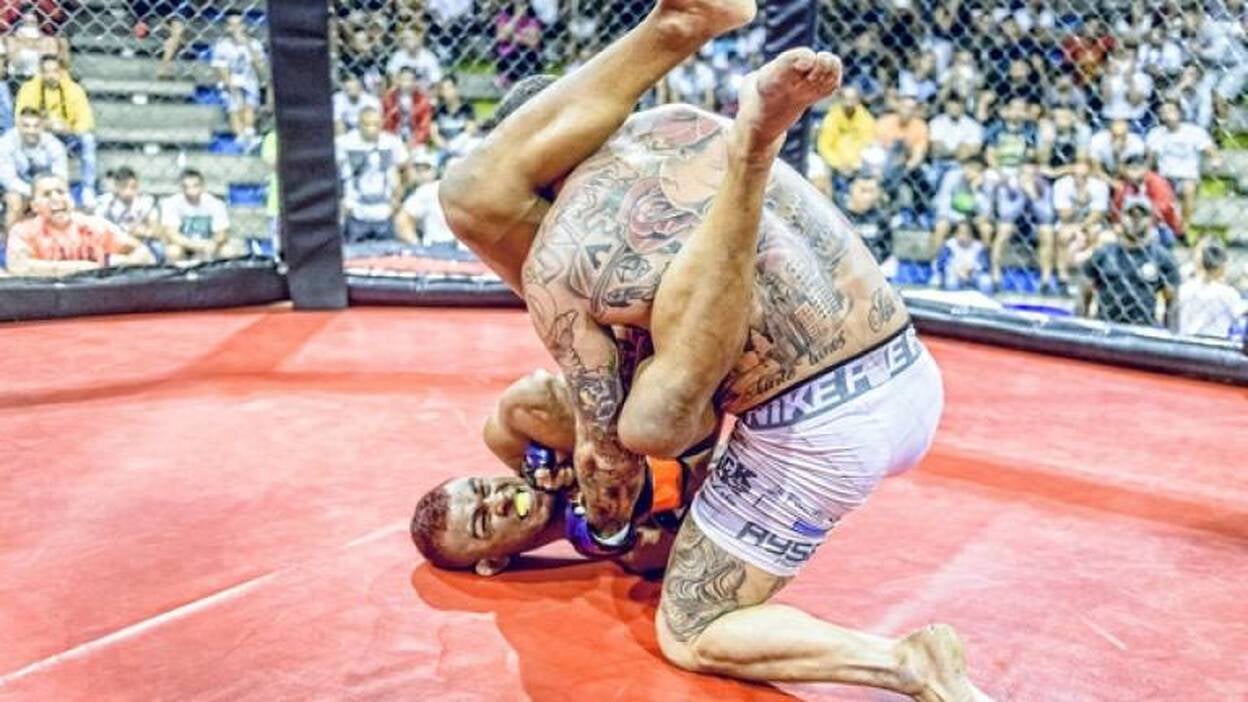 Martins impone su ley en La Gallera