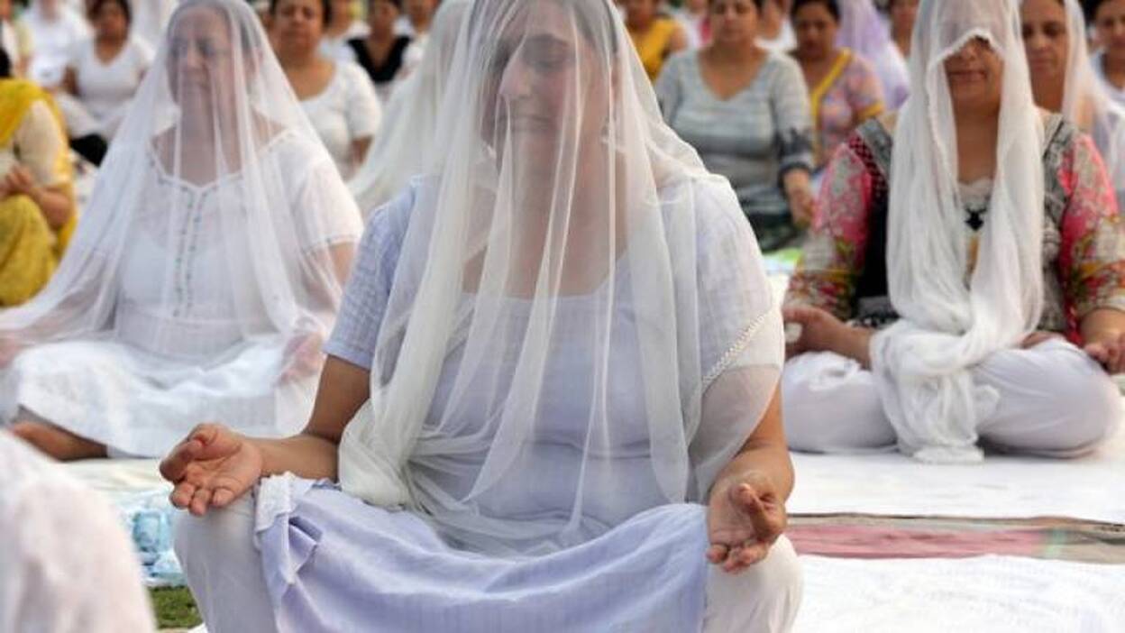 La India celebra de forma masiva el Día Internacional del Yoga